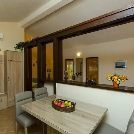 In With Sea View, Terrace, Air Conditioning, Wi-fi Apartment