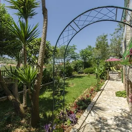 In With Sea View, Terrace, Air Conditioning, Wi-fi Apartment Razanj
