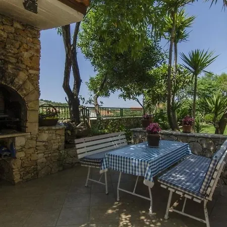 Apartment In With Sea View, Terrace, Air Conditioning, Wi-fi