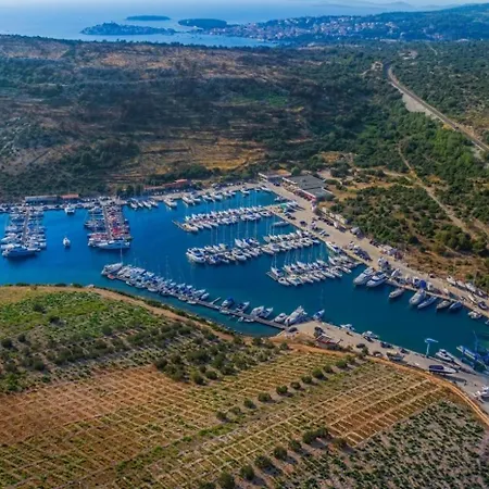 Apartment In With Sea View, Terrace, Air Conditioning, Wi-fi *